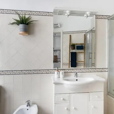 Rustic View In Baixa By River Tagus * Lissabon